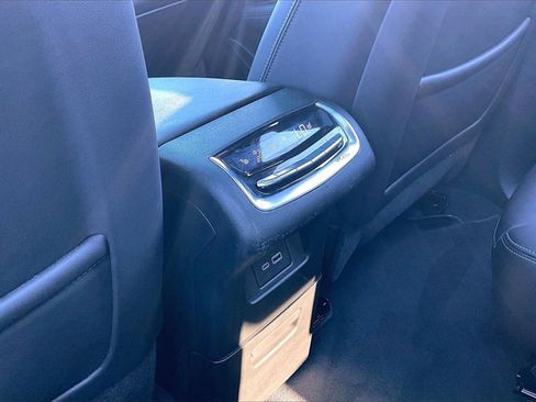 Used 2025 Cadillac XT6 Premium Luxury image 24