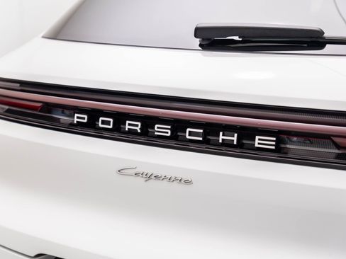 Certified 2024 Porsche Cayenne image 33