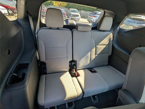 New 2026 Chevrolet Traverse LT image 9