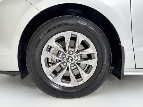 Used 2023 Toyota Sienna LE FWD image 33