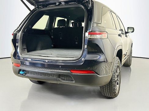 Used 2022 Jeep Grand Cherokee Trailhawk w/ Advanced Protech Group II AWD/4WD image 27