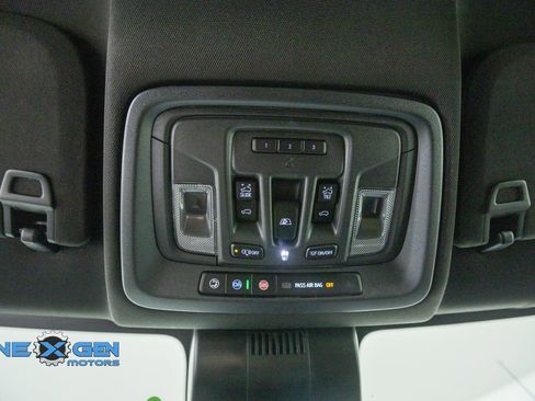 Used 2025 Chevrolet Silverado 1500 High Country w/ Technology Package AWD/4WD image 17