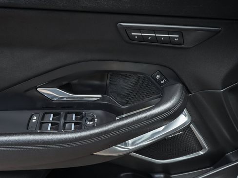 Used 2020 Jaguar E-PACE SE AWD/4WD image 11