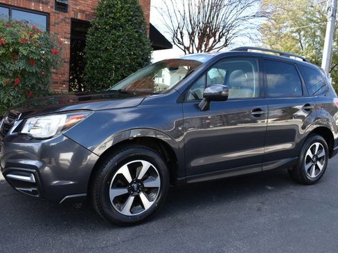 Used 2018 Subaru Forester 2.5i Premium w/ All-Weather Package image 2