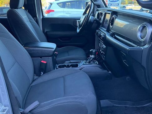 Used 2020 Jeep Gladiator Overland image 19