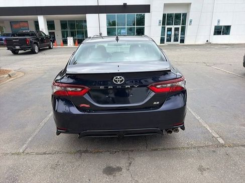 Used 2022 Toyota Camry SE FWD image 5