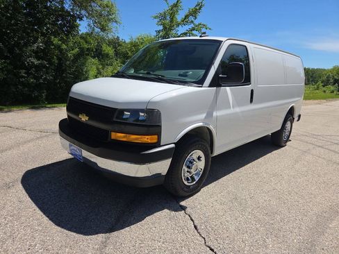 Used 2020 Chevrolet Express 3500 w/ Driver Convenience Package RWD image 2