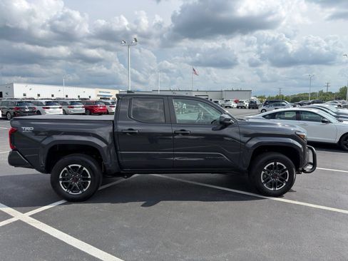 Used 2025 Toyota Tacoma TRD Sport AWD/4WD image 9