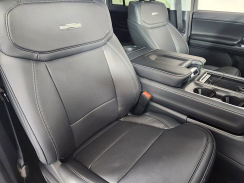 New 2025 Ford Expedition Platinum w/ Driver's Package image 9