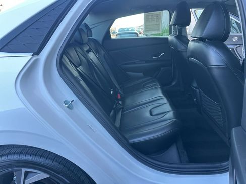 Used 2025 Hyundai Elantra Limited image 41