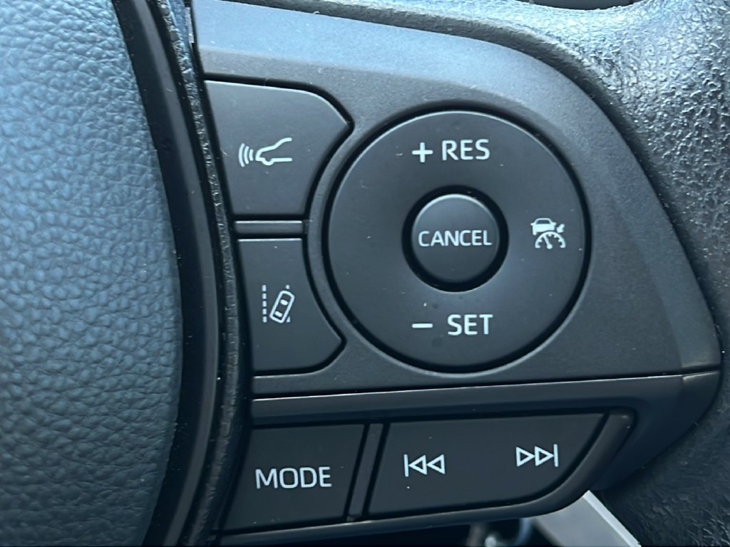 Used 2022 Toyota RAV4 LE AWD/4WD image 20