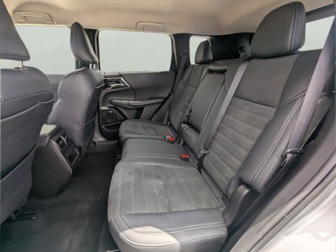 Used 2025 Mitsubishi Outlander SE FWD image 13