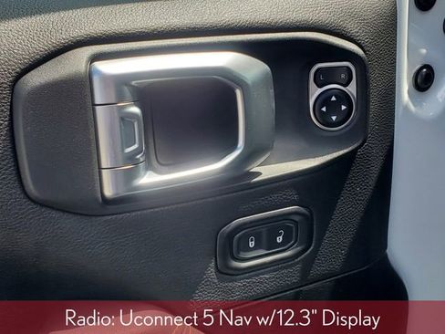 Used 2025 Jeep Wrangler Unlimited Sahara w/ Technology Group AWD/4WD image 14