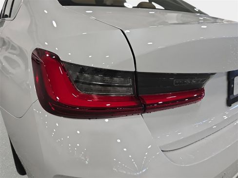 Certified 2025 BMW 330i Sedan w/ Convenience Package image 28