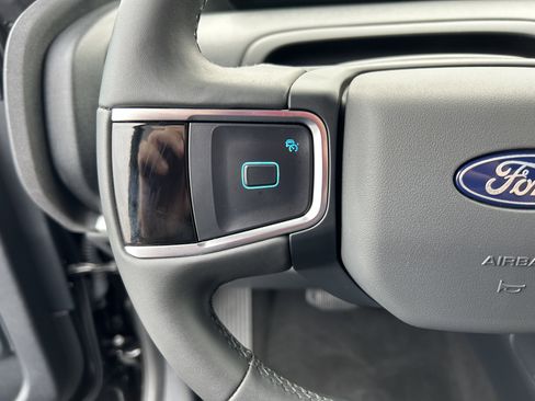 Used 2025 Ford Expedition Active image 13