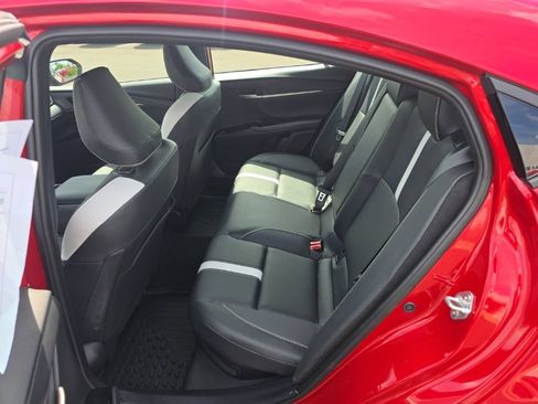 Used 2025 Toyota Camry SE FWD image 12