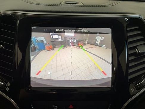 Used 2019 Jeep Cherokee Limited AWD/4WD image 17
