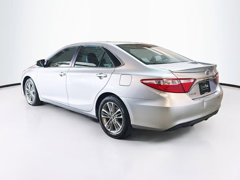 Used 2015 Toyota Camry SE image 5