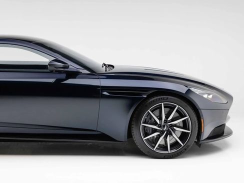 Used 2018 Aston Martin DB11 V12 RWD image 16