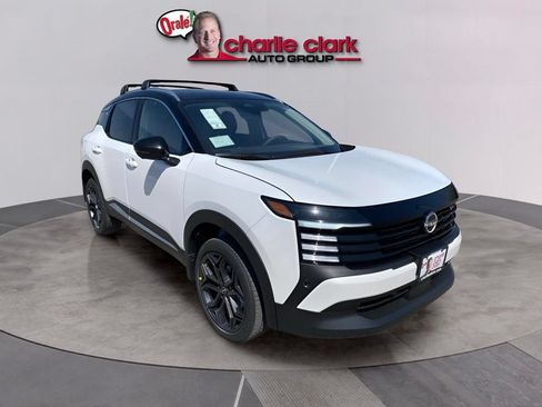 Used 2025 Nissan Kicks SR FWD image 8