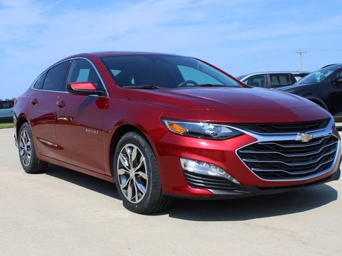 Used 2024 Chevrolet Malibu LT FWD image 3