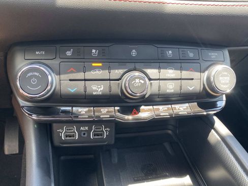 Used 2024 Dodge Durango R/T RWD image 33