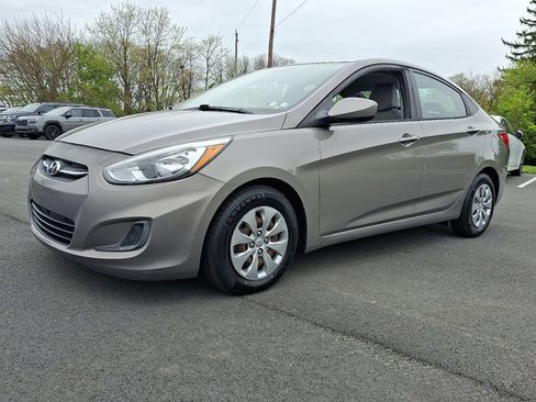 Used 2017 Hyundai Accent SE FWD image 3