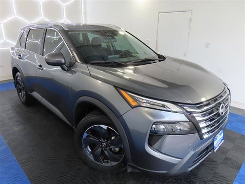 Used 2024 Nissan Rogue SV w/ SV Premium Package FWD image 5