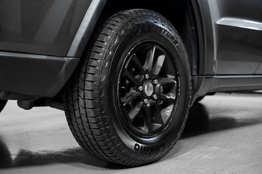 Used 2018 Jeep Grand Cherokee Laredo RWD image 8