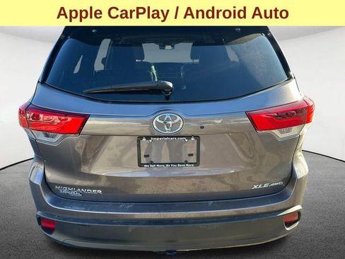 Certified 2019 Toyota Highlander XLE w/ Carpet Mat Package (TMS) image 10
