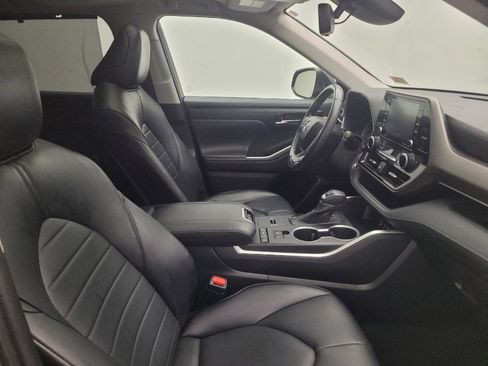 Used 2022 Toyota Highlander XLE image 21