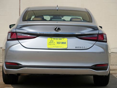 Used 2025 Lexus ES 300h w/ Accessory Package (Z1) FWD image 11