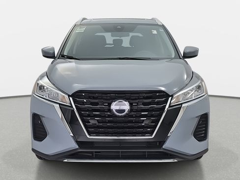 Used 2024 Nissan Kicks SV image 2