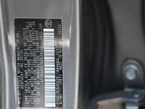 Used 2025 Toyota Camry SE w/ Convenience Package FWD image 12