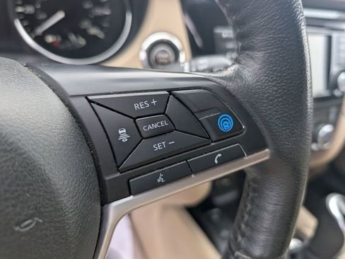 Used 2019 Nissan Rogue SL image 18