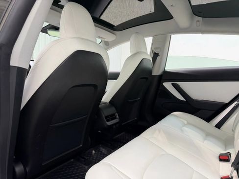 Used 2021 Tesla Model 3 Long Range image 16