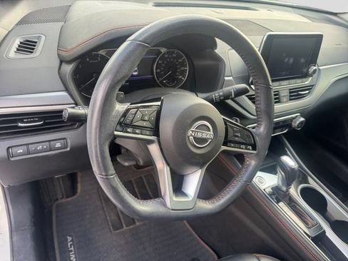 Used 2023 Nissan Altima 2.5 SR FWD image 13