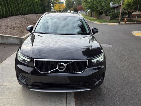 Used 2020 Volvo XC40 T5 Momentum w/ Protection Package Premier image 2