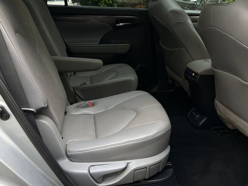 Used 2021 Toyota Highlander Platinum AWD/4WD image 12