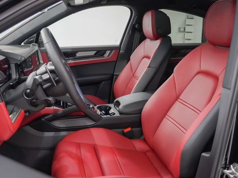 Used 2026 Porsche Cayenne Coupe AWD/4WD image 5