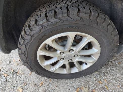 Used 2014 Jeep Grand Cherokee Laredo w/ 18" Wheel & 8.4" Radio Group RWD image 8