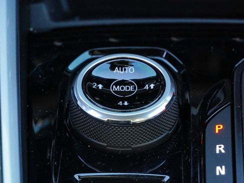 Used 2025 Chevrolet Colorado ZR2 w/ Technology Package image 38