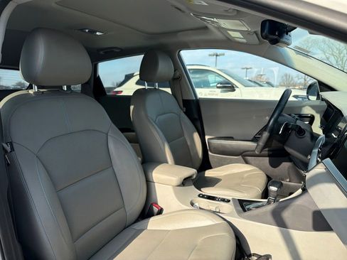 Used 2022 Kia Niro EX Premium image 35