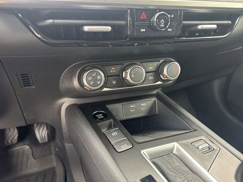 Used 2025 Nissan Kicks SV image 21