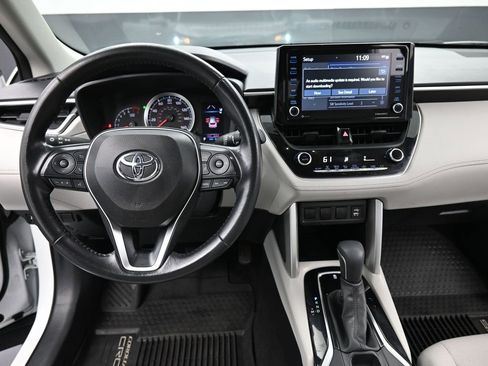 Certified 2022 Toyota Corolla Cross LE image 15
