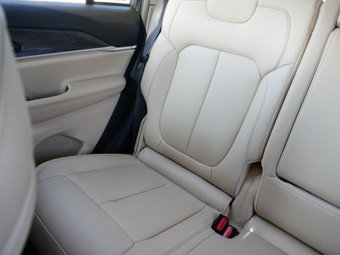 Used 2024 Jeep Grand Cherokee Limited image 12