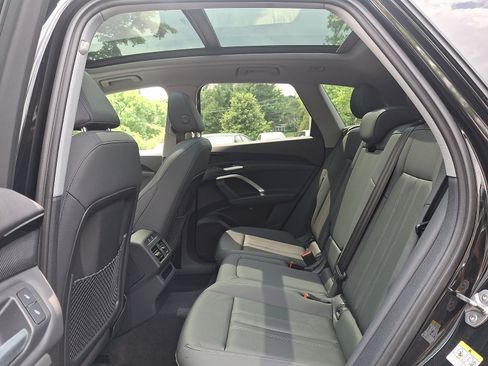 Certified 2025 Audi Q5 Premium w/ Convenience Package AWD/4WD image 10