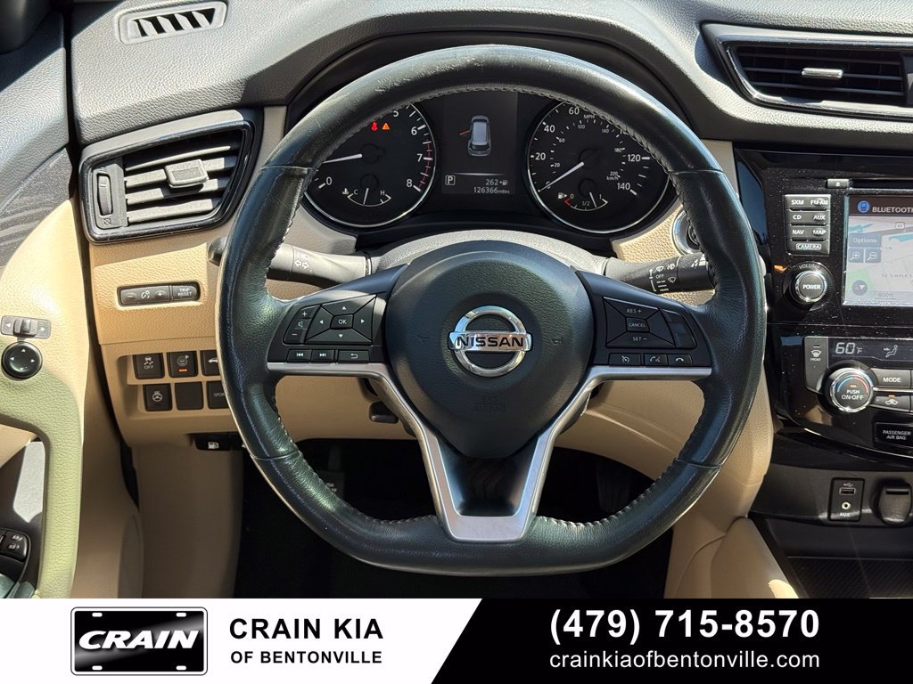 Used 2017 Nissan Rogue SV w/ SV Premium Package FWD image 13