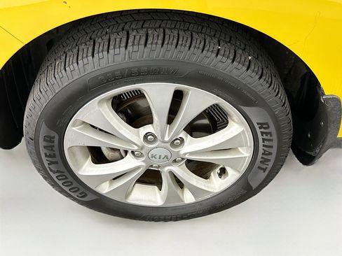 Used 2014 Kia Soul + image 11