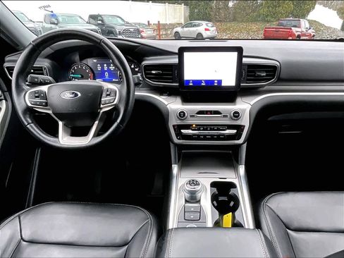 Used 2022 Ford Explorer XLT w/ Equipment Group 202A image 22